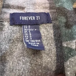 Forever 21 Camo hoodie thumbnail 3