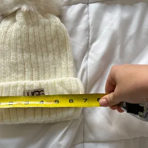 UGG Australia Cream Ribbed Knit Beanie with Faux Fur Pom-Pom White Winter Hat thumbnail 2
