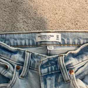 Abercrombie & Fitch Light Blue High Rise Jeans thumbnail 4