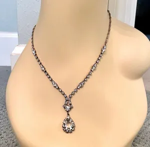 Beautiful Rhinestone Jewel Necklace/Costume Jewelry - In great condition! 💎🤍 thumbnail 1