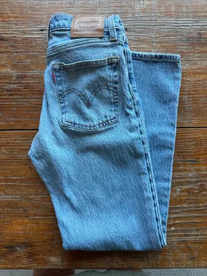 Levis Premium Wedgie Straight Faded Wash Button Fly Jeans 28" Inseam Size 24 thumbnail 2