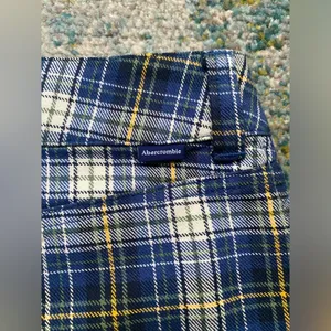 Vintage Y2K Abercrombie & Fitch navy plaid school girl mini pencil skirt, size 4 thumbnail 4