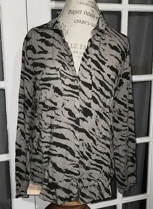 Cloth & Stone Womens Zebra Animal Print Long Sleeve Button Down Shirt Medium‎ thumbnail 1