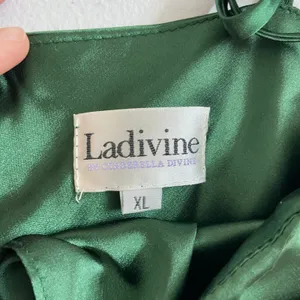 Ladivine by Cinderella Divine women's‎ emerald satin cowl maxi formal gown dress thumbnail 8