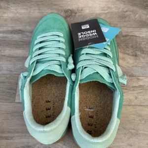 Reef Lay Day Seas Womens 9.5 Green Duo Suede Sneakers CJ7205 New thumbnail 6
