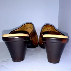 EUC SOFFT Leather Studded Floral Slip‎ On Mule - 9.5 (one chip on side of shoe) thumbnail 3
