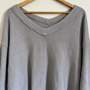 Aerie Wonder Textured V-Neck Sweater Size Medium Gray Ribbed Oversized thumbnail 4