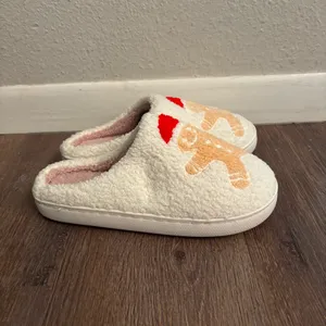 Gingerbread Cozy Santa Hat Slip on Slippers Size 7/7.5 Holiday thumbnail 2