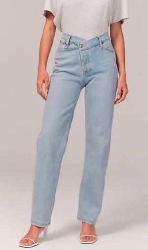 Abercrombie & Fitch Dad High Rise Jeans Size 10S Curve Love‎ Asymmetrical Waist thumbnail 1