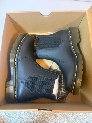 Dr. Martens Women's 2976 Nappa Leather Chelsea Boots‎ thumbnail 4