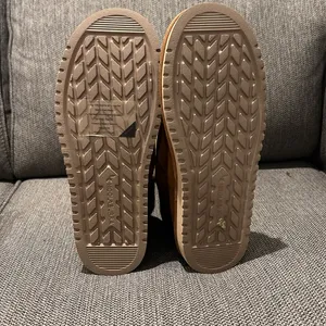 Koolaburra Tan Suede Winter Boots with Button Accents Size 7 thumbnail 4