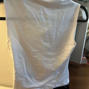 White cut out Women's Top thumbnail 3