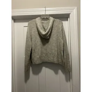 H&M Womens Small Hoodie Sweater Gray Crop Side Split Pullover Knit Acrylic Blend thumbnail 5