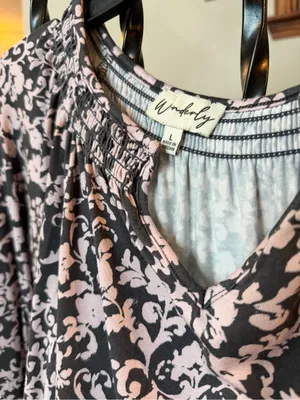 Wonderly Dark gray and Blush Floral Peasant Blouse size L thumbnail 2