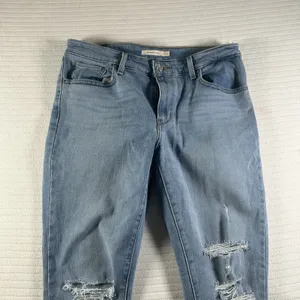 Women’s Levi’s 711 Skinny Ankle Jeans Distressed Light Wash Raw Hem Size 30x27 thumbnail 5
