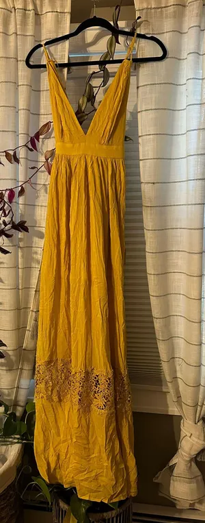 Yellow dress thumbnail 1