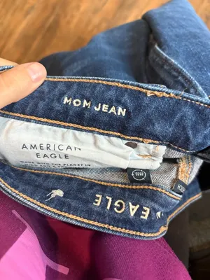 American Eagle dark wash Mom Jeans thumbnail 4