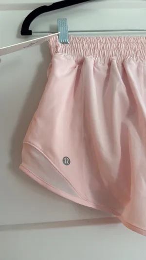 Lululemon Size 4 Hotty Hot 2.5” HR Shorts thumbnail 5