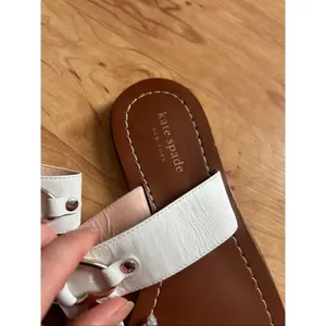 Kate spade white and silver heart thong slippers women’s chase size 7M thumbnail 2