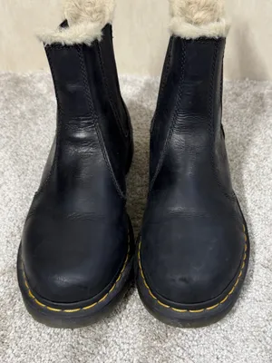 Dr. Martens Women’s 2976 Leonore Faux Fur Lined Chelsea Boots Leather in Black 9 thumbnail 3
