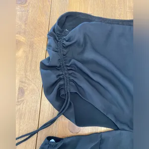 Lulu's Black One-Shoulder Cutout Ruffle Romper thumbnail 8