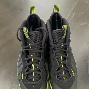 New NIKE Little Posite One GS 'Black Volt' thumbnail 4