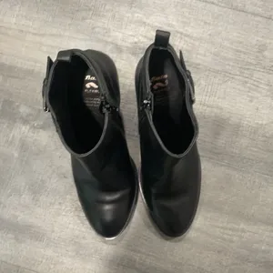 ITALIAN BATA Black Leather Booties Size 8 thumbnail 2