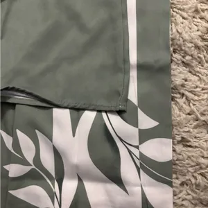 Green and White Leaf Print Pant Set Size S thumbnail 5