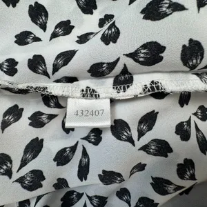 Ann Taylor Top Sz S White Black Print Split Neck Pleated Sleeveless Lightweight thumbnail 9