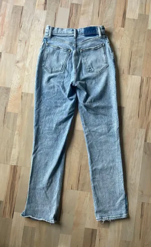 Abercrombie 90s Straight Ultra High Rise Jean thumbnail 4
