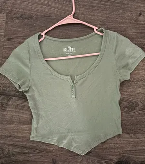 Hollister Baby Tee thumbnail 2