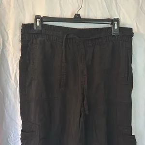 American Eagle Outfitters Black Cargo Pants Relaxed Fit Size Medium thumbnail 4