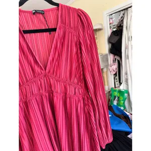 Zara Pleated Satin Dress Red Size Medium‎ 1131/850/600 Blogger Favorite thumbnail 6