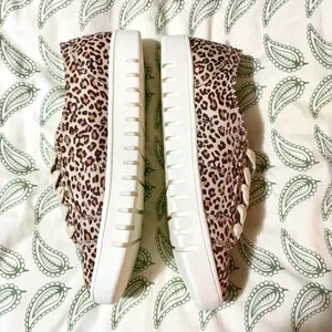 Kensie Vicky Sneaker Leopard Print Shoes 7.5 Cream Tan NIB thumbnail 9