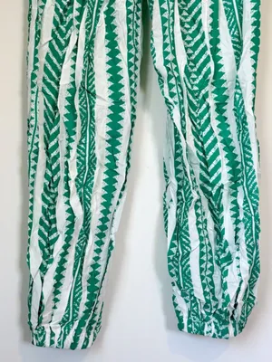 NWT Cupshe Green Geo Smocked Waist Tapered Leg Pants - Size: Small thumbnail 6