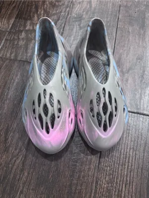 Slip-On Sculpted Foam Clog in Blue and Pink thumbnail 2