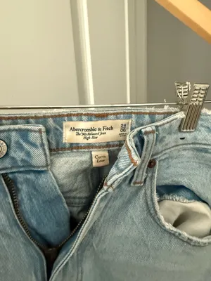 Abercrombie Curve Love High-Rise 90s Relaxed Jeans thumbnail 4