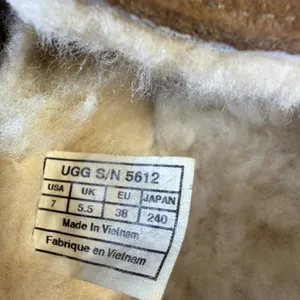 UGG Women's Dakota Moccasin Size 7 Chestnut Style Number 5612 thumbnail 4