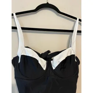 Quince Italian Underwire One-Piece Swimsuit size L NWT! thumbnail 2