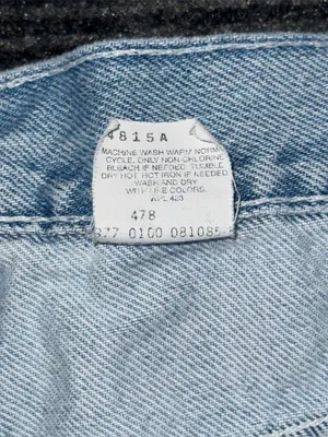 Vintage Y2K Levi’s Relaxed Fit Denim Shorts Women’s 14 / 30 Light Wash Jorts thumbnail 5