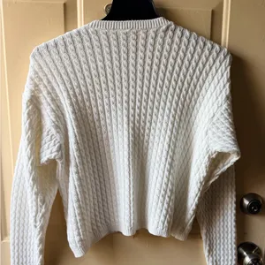 Elegant White Button thumbnail 2