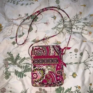 3️⃣4️⃣Vera Bradley cross bag thumbnail 1
