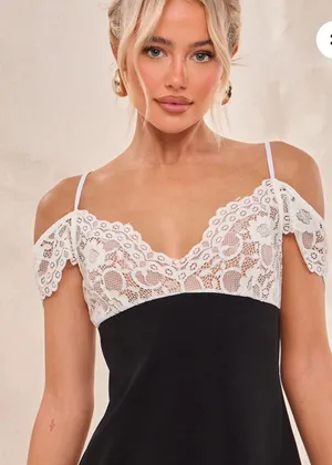 Pretty Little Thing Lace Night Out Dress thumbnail 4
