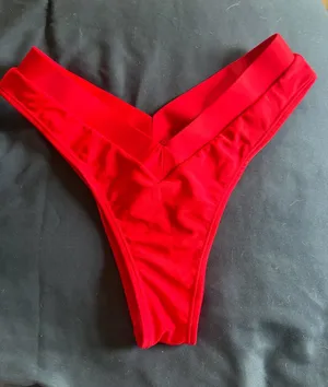 Red V thumbnail 1