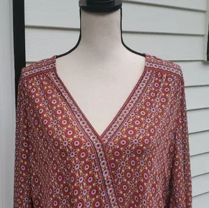 Max Studio Faux Wrap High-Low waist V-Neck Blouse thumbnail 2