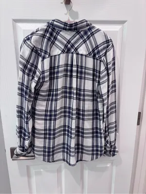 Rails‎ Classic White & Navy Plaid Button-Down Shirt size Medium thumbnail 6
