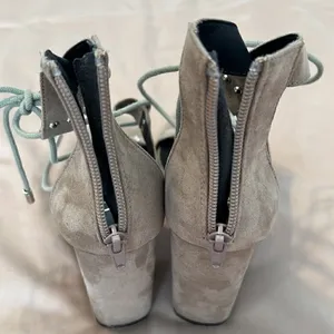 So Me Sydney sz9 4.5” block heel tan suede like sandals minimal signs of wear thumbnail 4