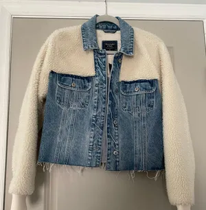 Abercrombie Cropped Oversized Denim Jacket thumbnail 5