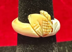 Vintage Hand-Carved Natural Shell Fish Ring Sz 5.5 thumbnail 1