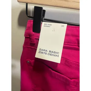 Zara Skinny Jeans Womens 4 Pink Mid Rise Z1975 Denim Fuchsia Bold‎ Casual Cute thumbnail 4